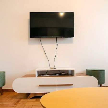 Stylish And Comfortable Apartment Athens Exterior photo